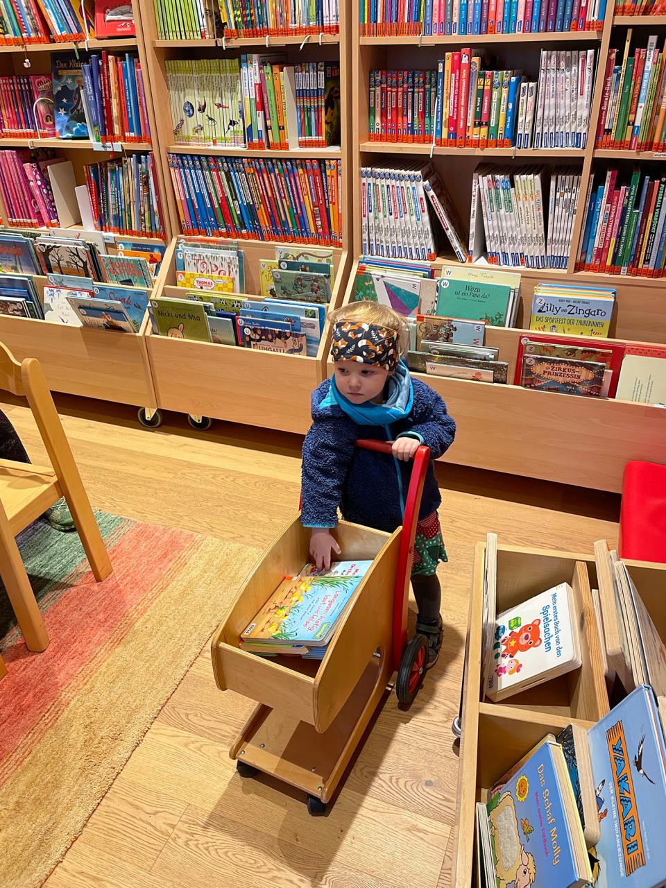 Kinder in der Bücherei